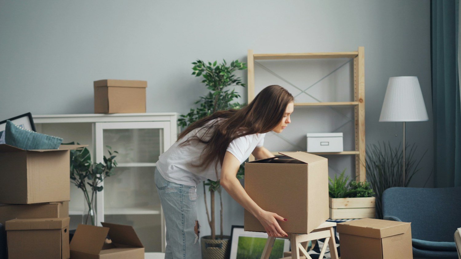 Préparation de cartons dans un appartement
