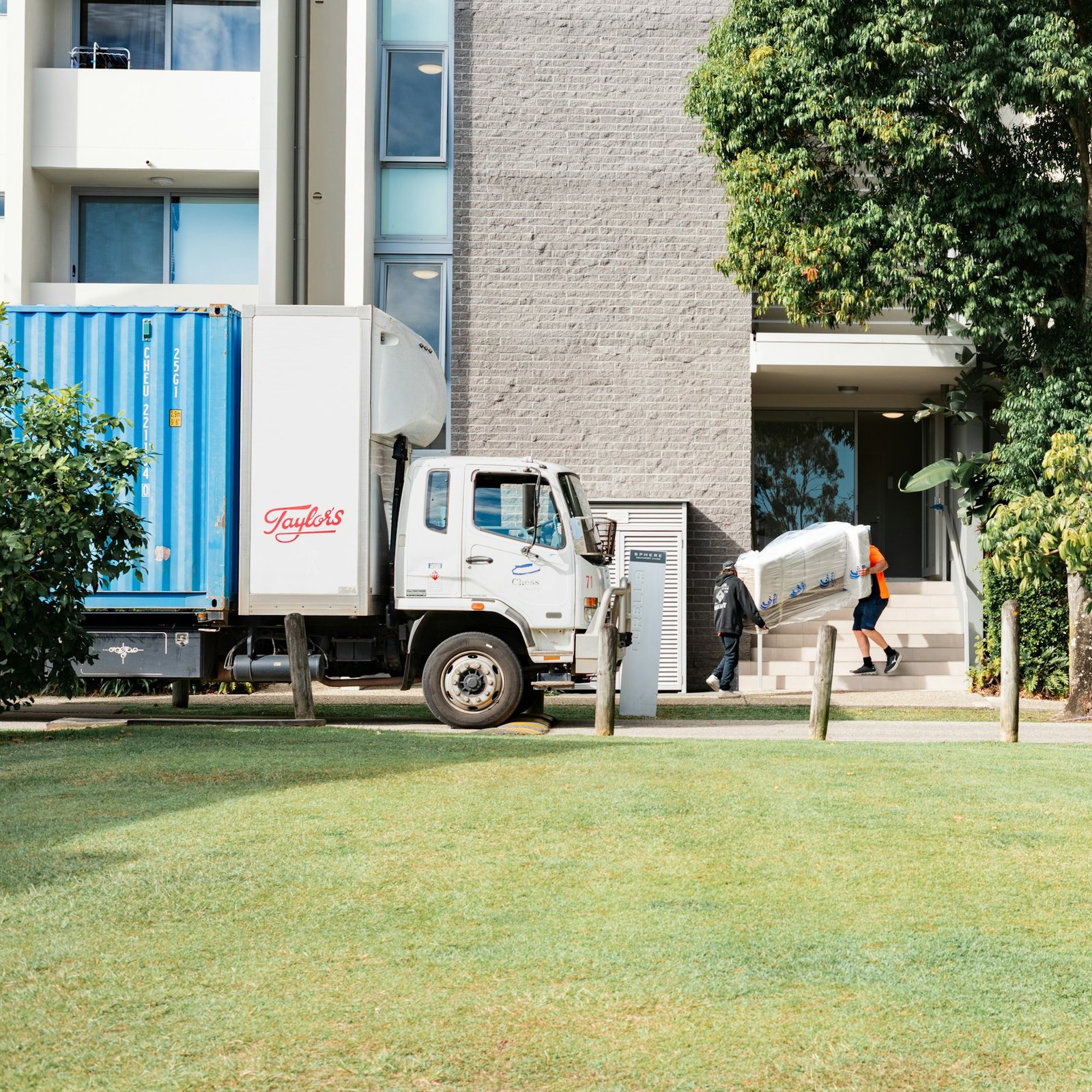 Camion et manutention lors d’un déménagement
